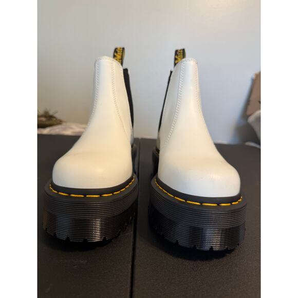 Dr. Martens Unisex 2976 Chelsea Boot White Platform Sole Size 6/7 - Picture 4 of 10